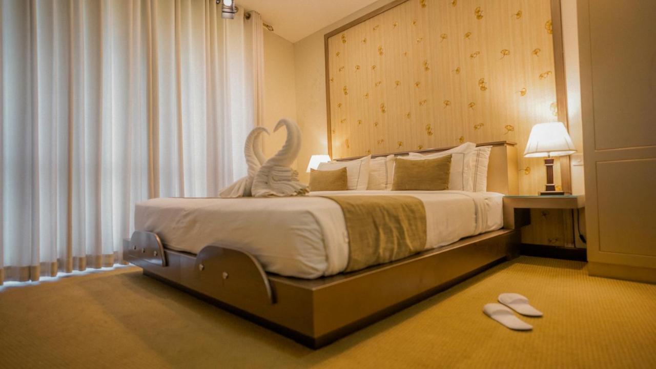 Royal Classic Resort Kandy Exteriör bild