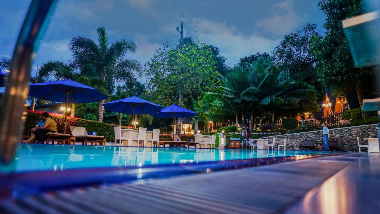 Royal Classic Resort Kandy Exteriör bild