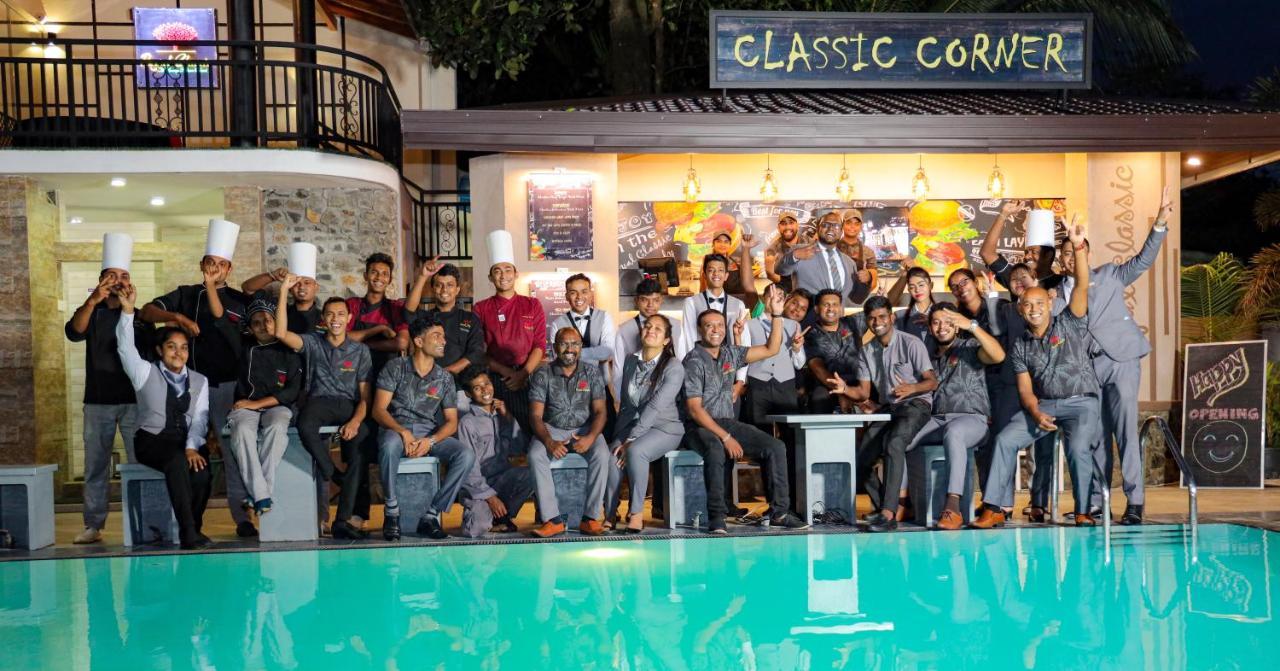 Royal Classic Resort Kandy Exteriör bild